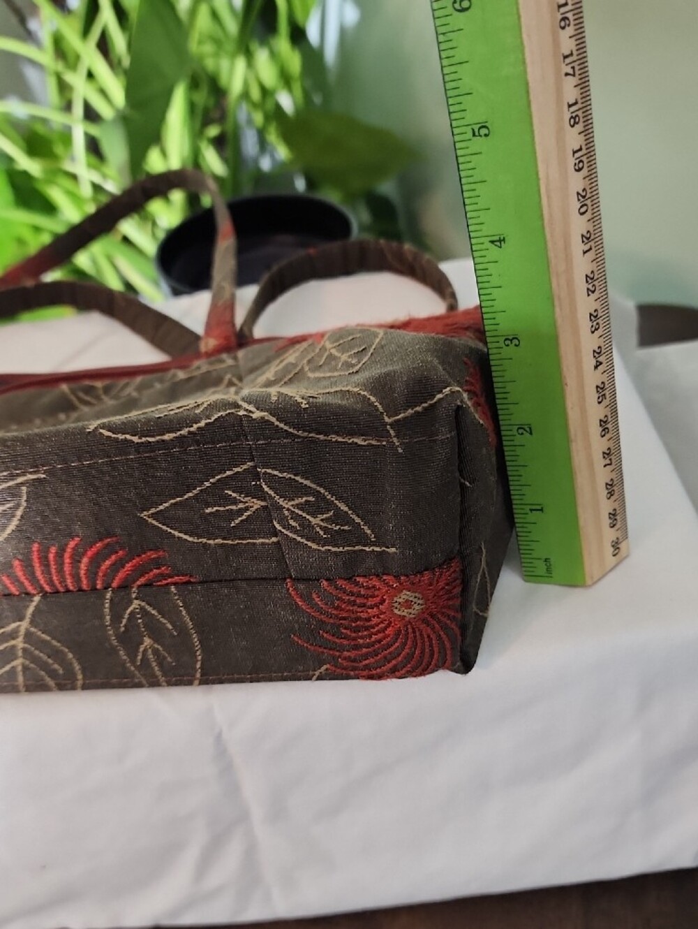Maruca Millie Lu Embroidered Brown Shoulder Bag with Red Floral Accents - Picture 6 of 8